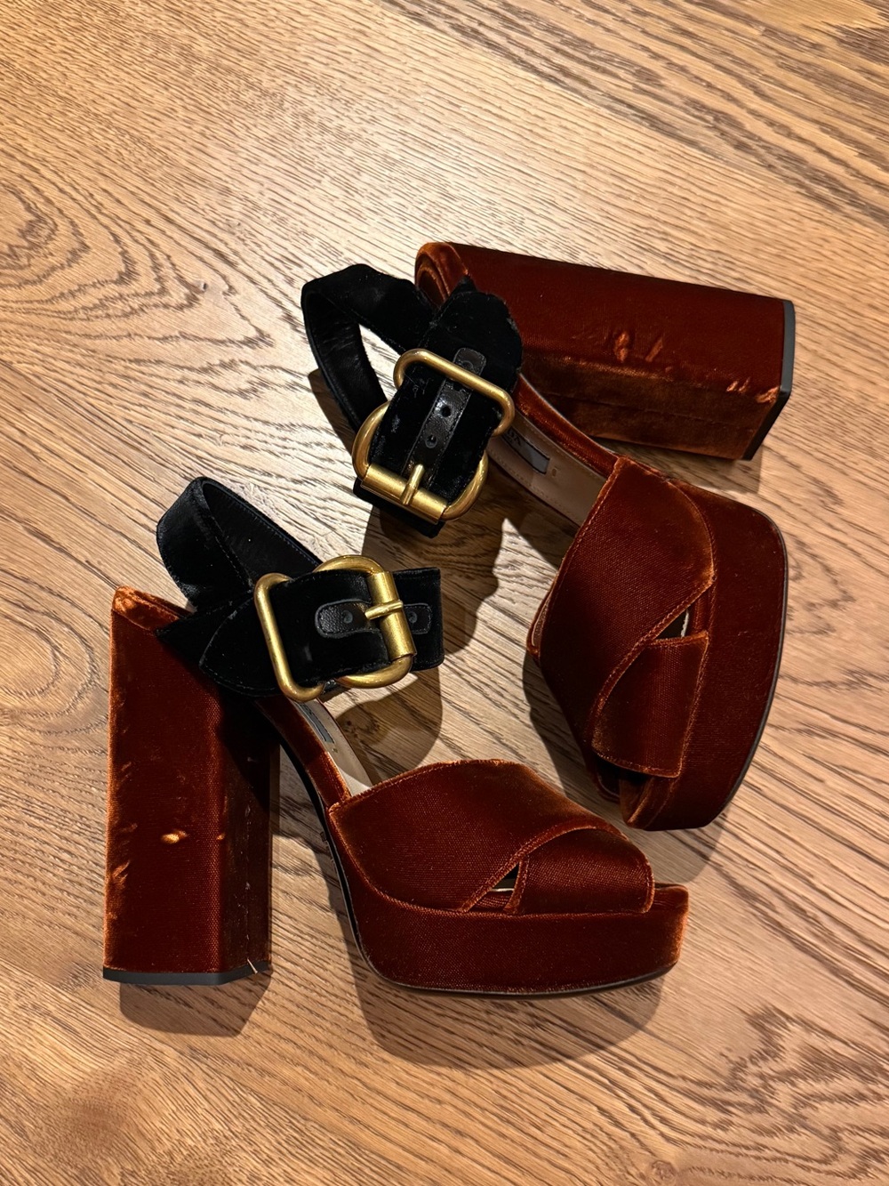 Velvet Cross‑Front Platform Sandals with Black Ankle Strap - Picture 2 of 4